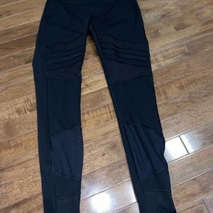 Lululemon Wunder Under Mix and Mesh 28”